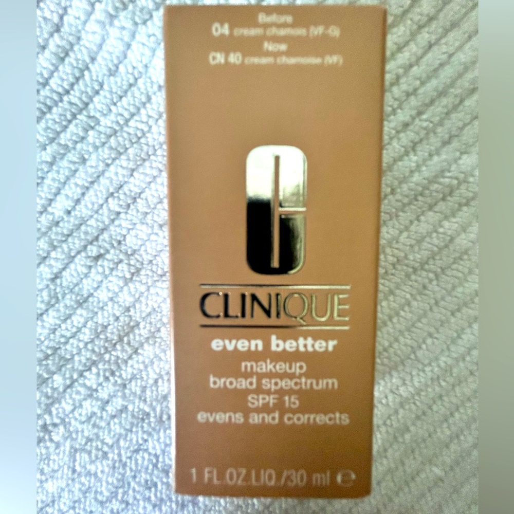 COPY - Clinique Even Better Makeup SPF 15 - CN 40 cream chamois (VF)